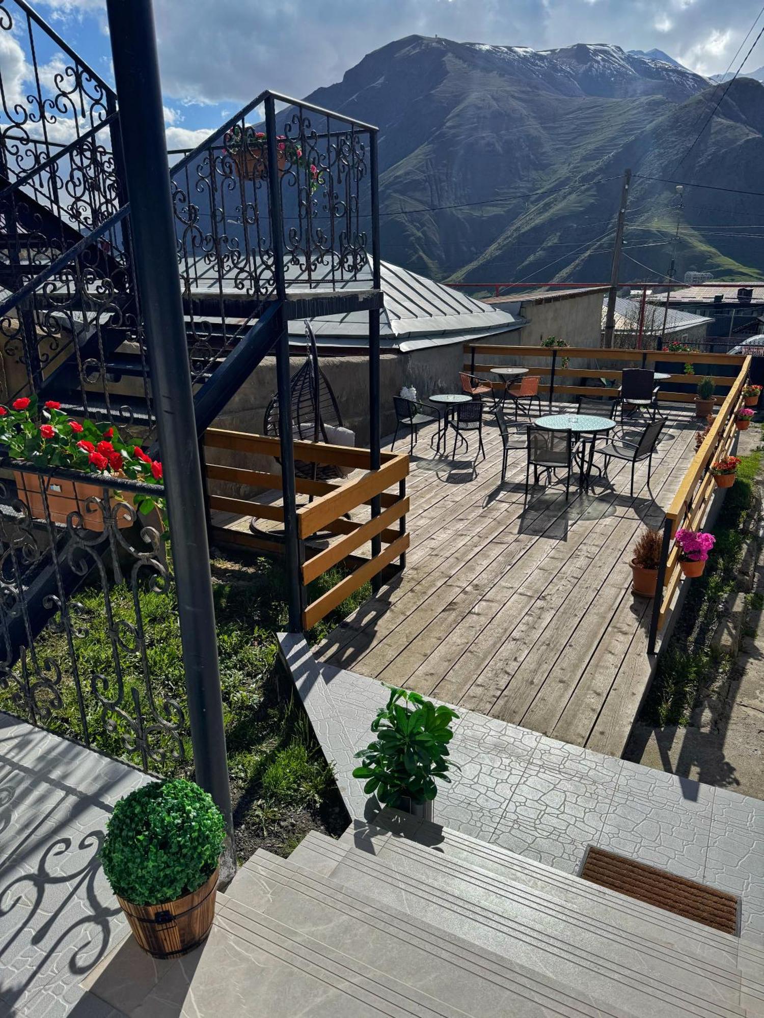 Hotel Elia Kazbegi Ngoại thất bức ảnh