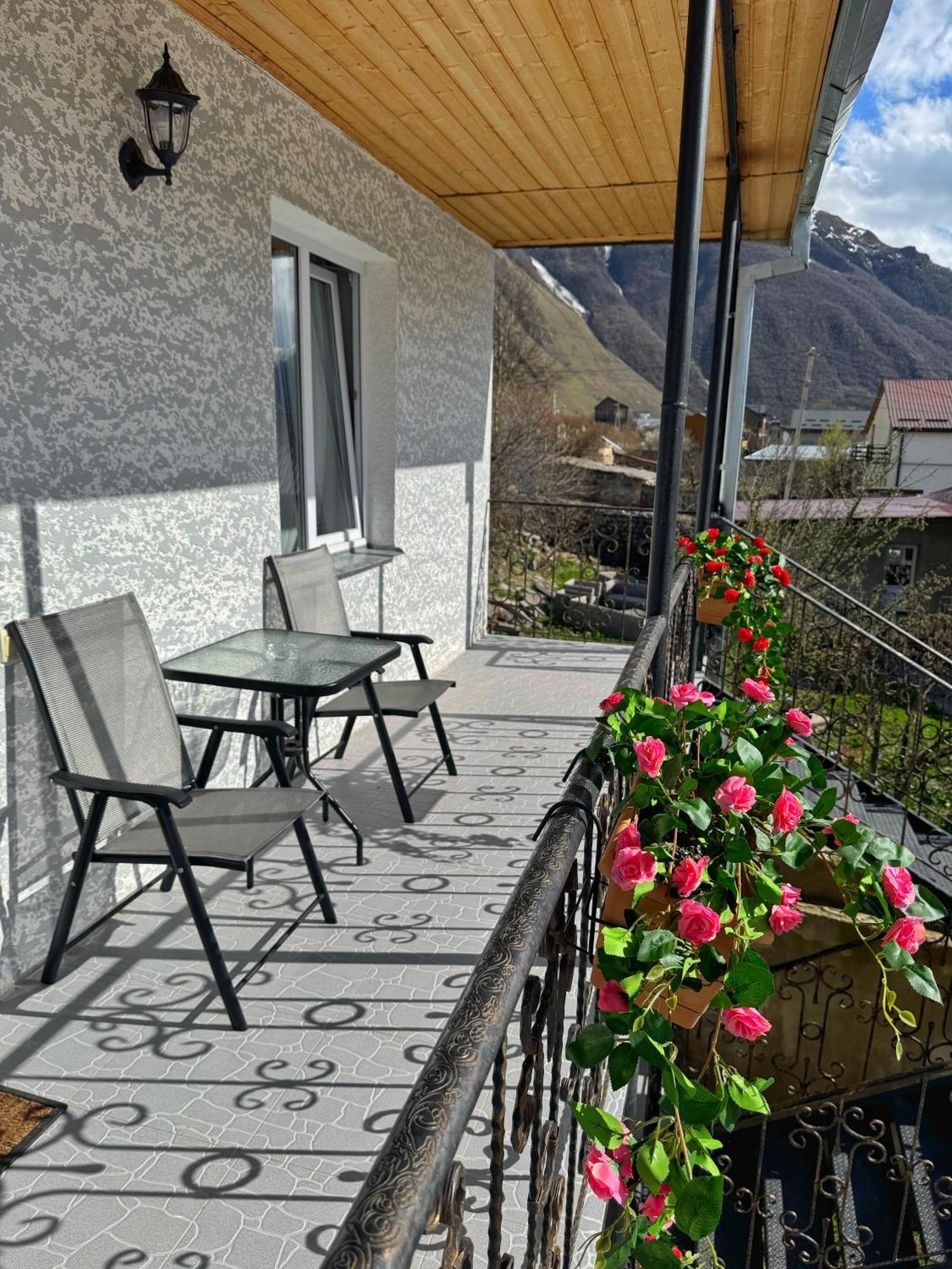 Hotel Elia Kazbegi Ngoại thất bức ảnh