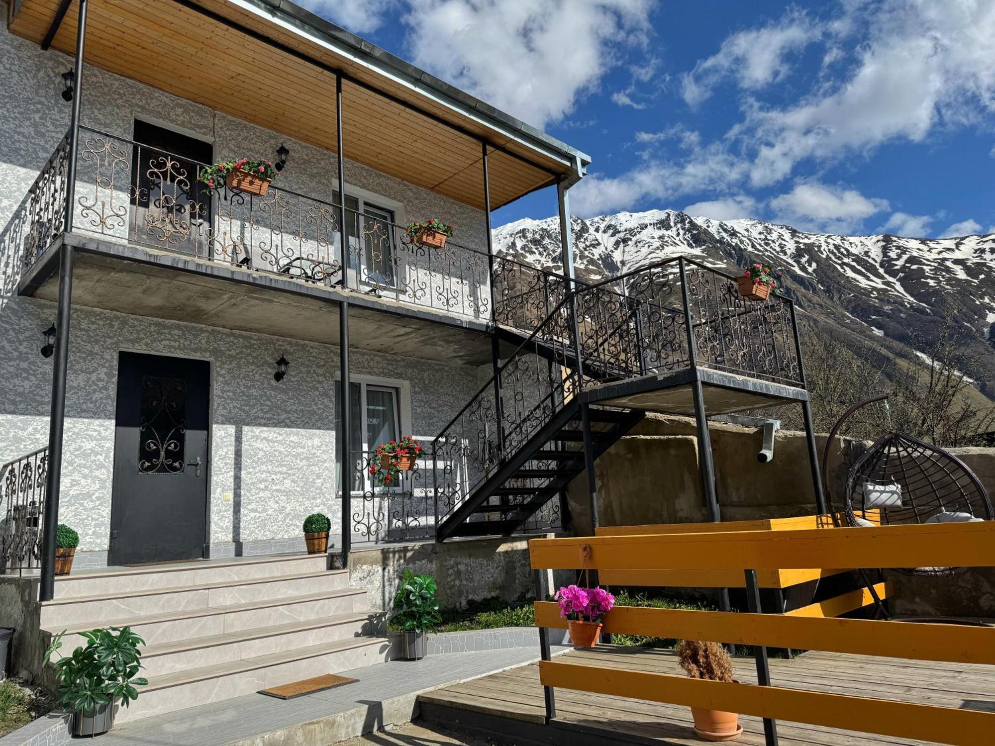 Hotel Elia Kazbegi Ngoại thất bức ảnh